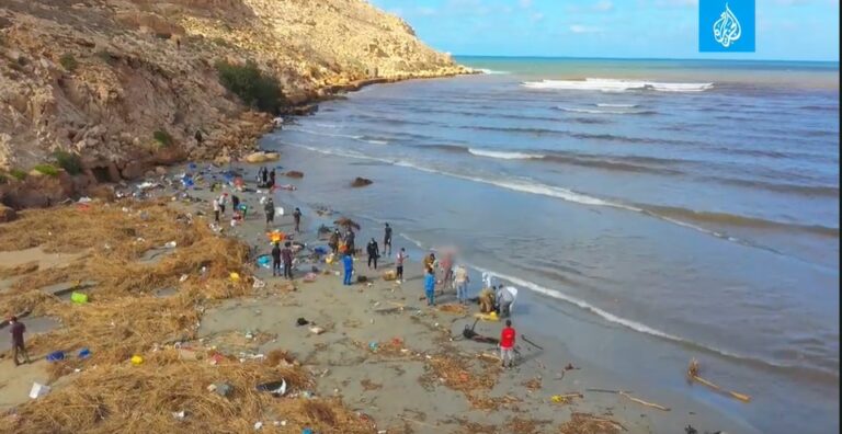 فيديو ارتفاع عدد ضحايا اعصار دانيال إلى 7700 في ليبيا والبحر يلفظ الجثث